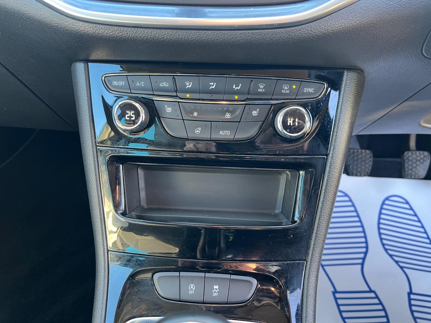 Used Vauxhall Astra for sale - 76989605: Photo 17