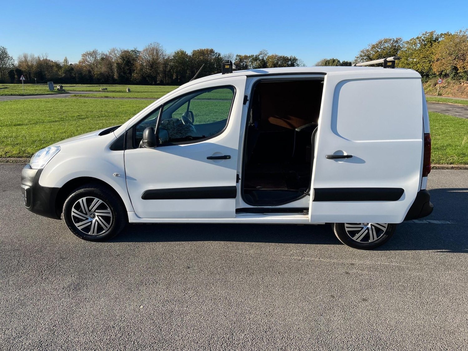 Used Peugeot Partner 2018 for sale - 76645905: Photo 9