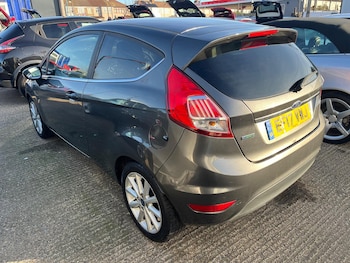 Used Ford Fiesta 2017 for sale - 76752992: Photo