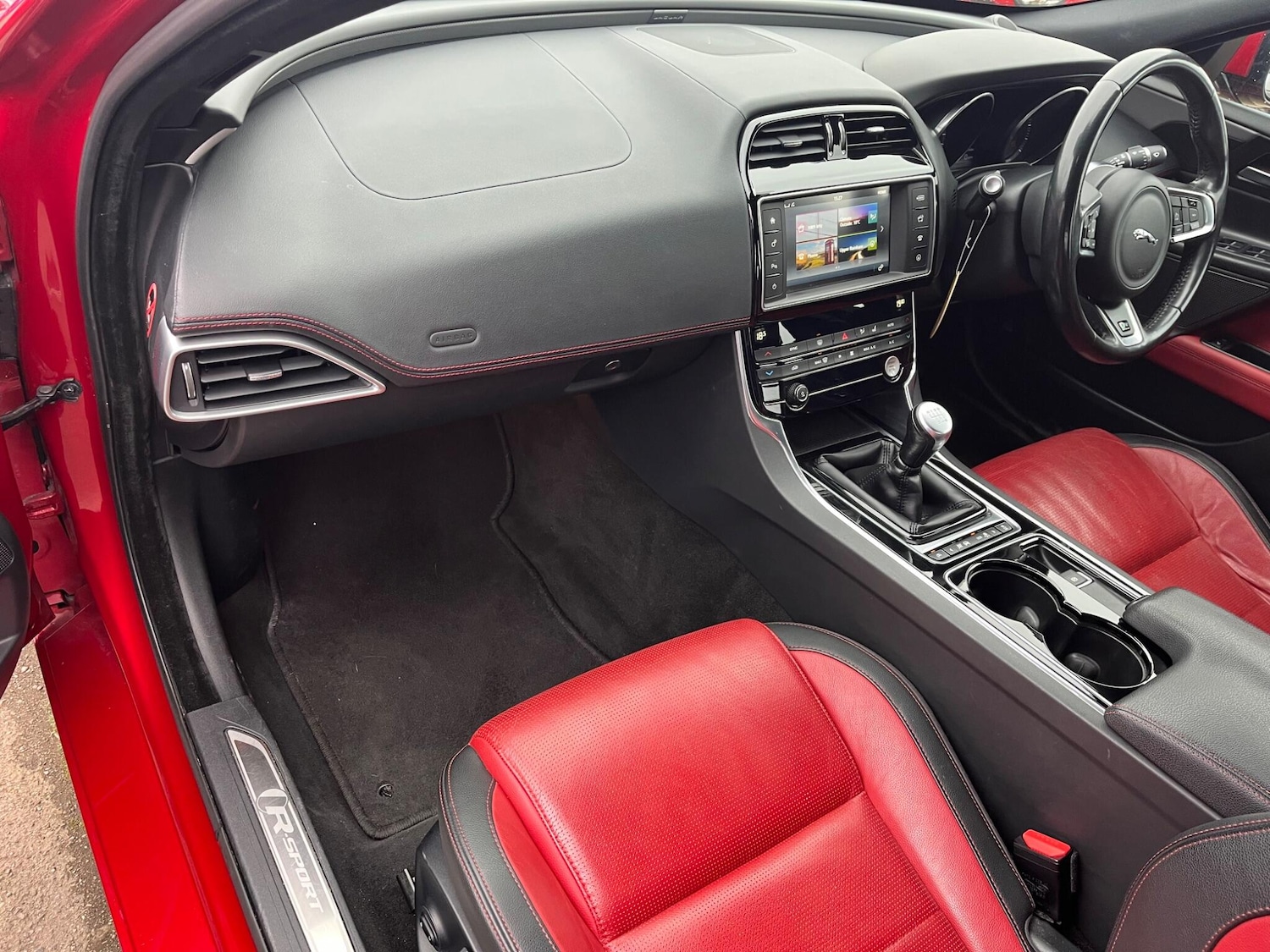 Used Jaguar XE for sale - 77854316: Photo 11