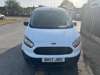Used Ford Transit Courier 2017 for sale - 79401600: Photo