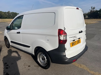 Used Ford Transit Courier 2017 for sale - 79401600: Photo