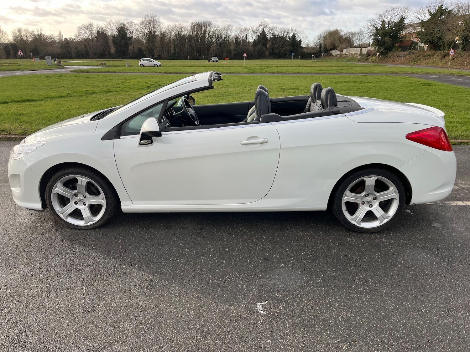 Used Peugeot 308 2010 for sale - 77131079: Photo 10