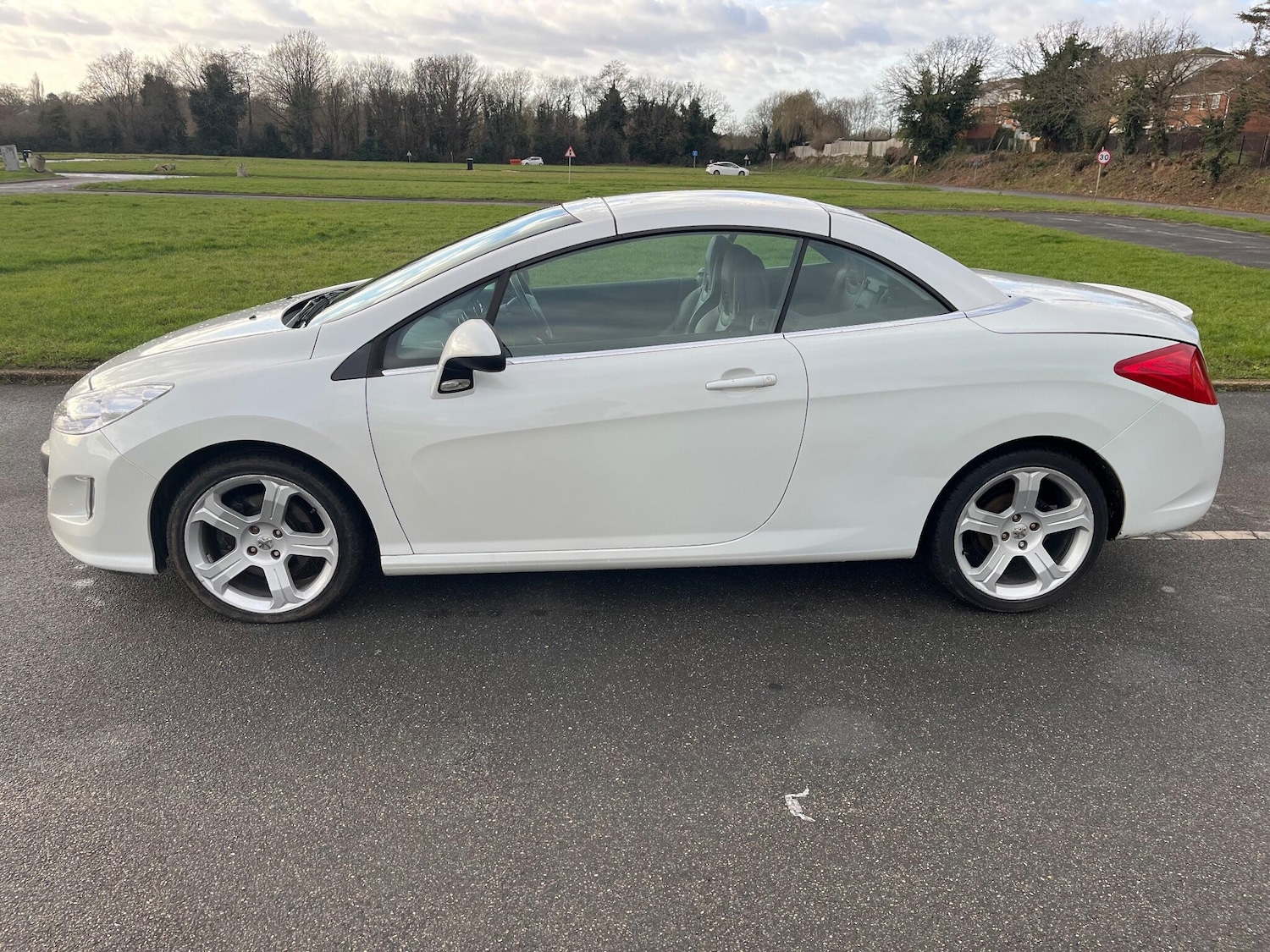 Used Peugeot 308 2010 for sale - 77131079: Photo 8