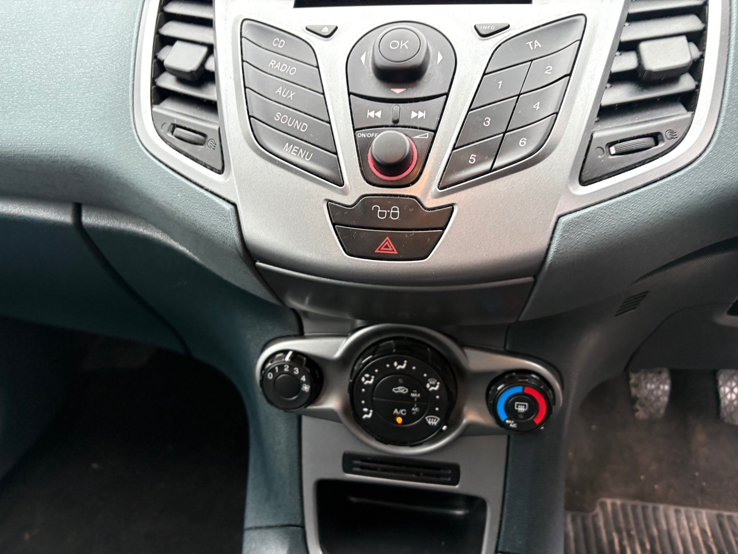 Used Ford Fiesta 2011 for sale - 77240730: Photo 16