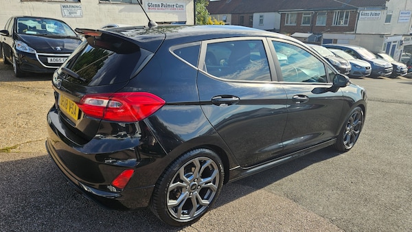 Used Ford Fiesta 2018 for sale - 76102038: Photo 2