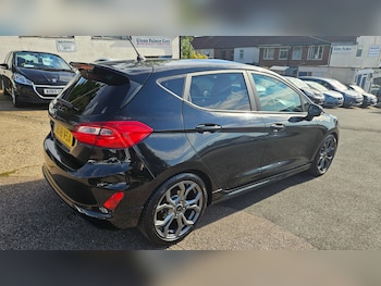 Used Ford Fiesta 2018 for sale - 76102038: Photo 2