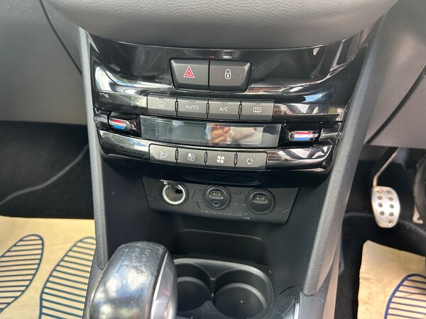 Used Peugeot 208 2013 for sale - 73908348: Photo 16