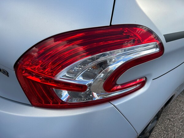 Used Peugeot 208 2013 for sale - 73908348: Photo 8