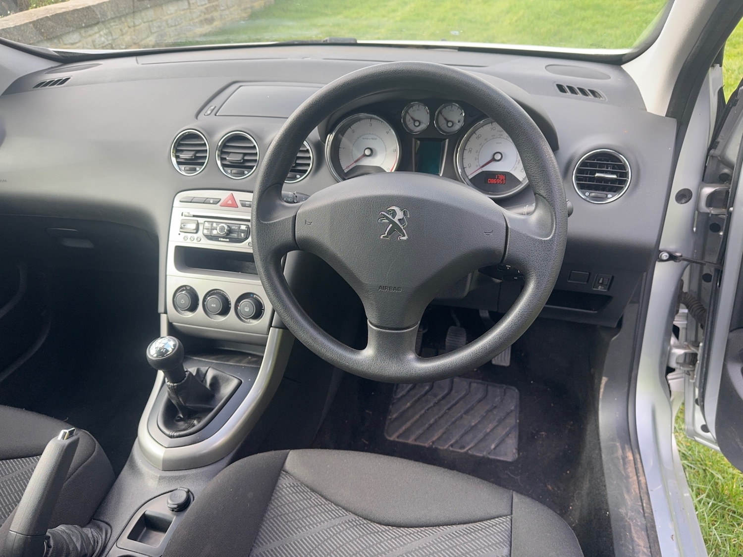 Used Peugeot 308 2013 for sale - 77681576: Photo 11