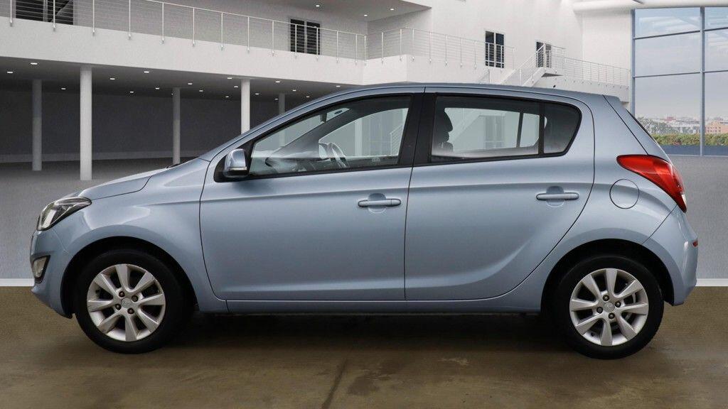 Used Hyundai i20 2012 for sale - 76377601: Photo 4