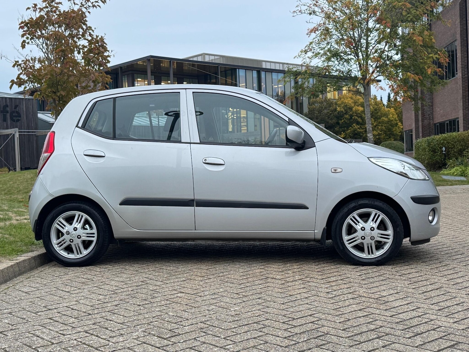 Used Hyundai i10 2010 for sale - 76378049: Photo 8