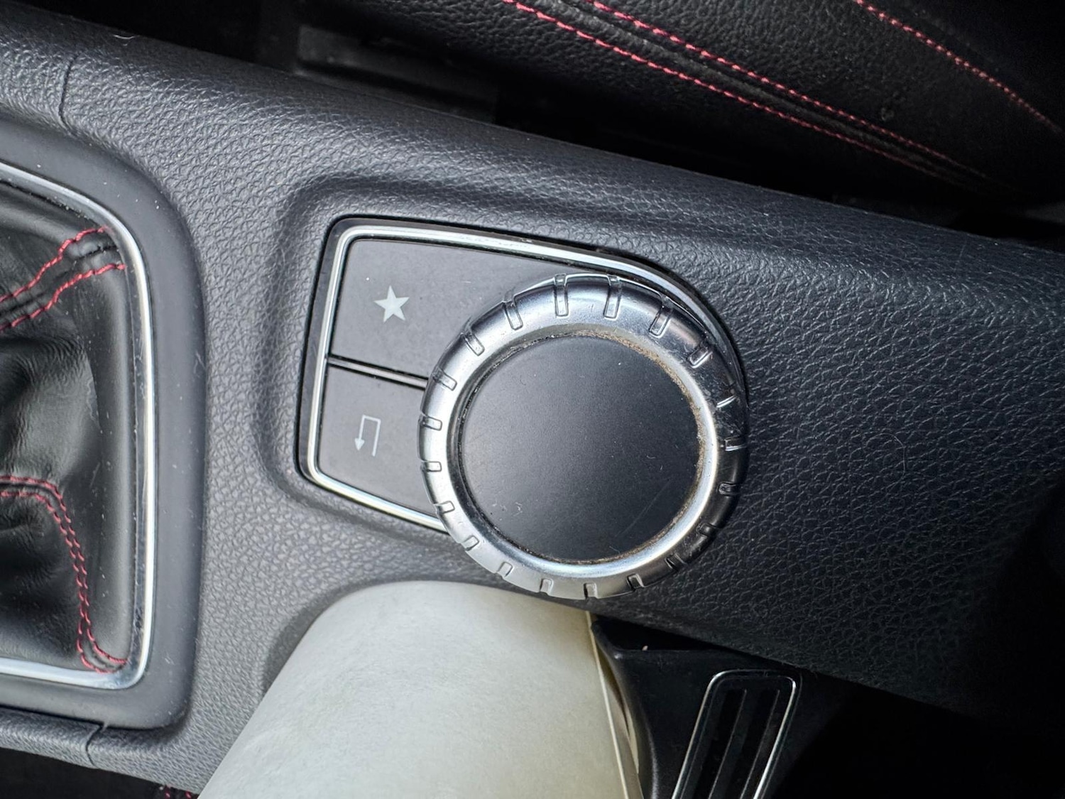 Used Mercedes-Benz A-Class 2018 for sale - 76607777: Photo 25