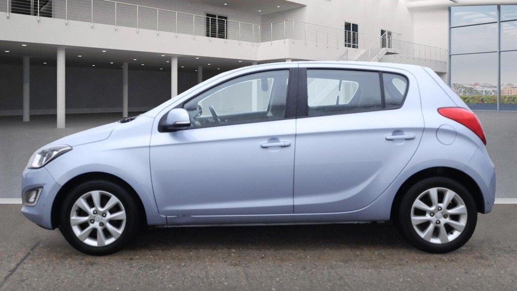 Used Hyundai i20 2013 for sale - 76377249: Photo 4