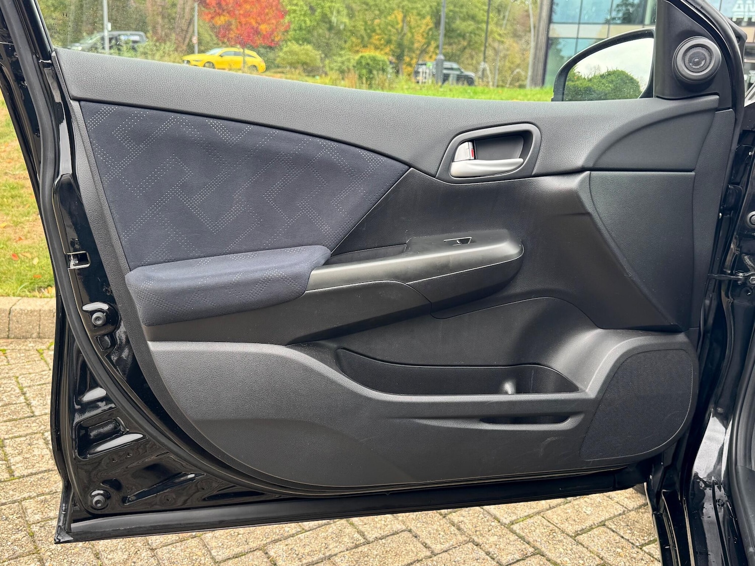 Used Honda Civic 2013 for sale - 76378009: Photo 29
