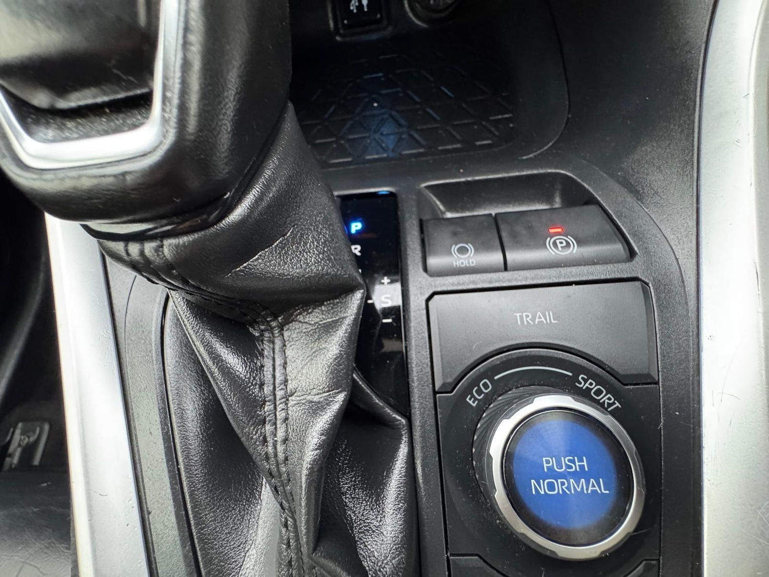 Used Toyota RAV4 2019 for sale - 76597301: Photo 24