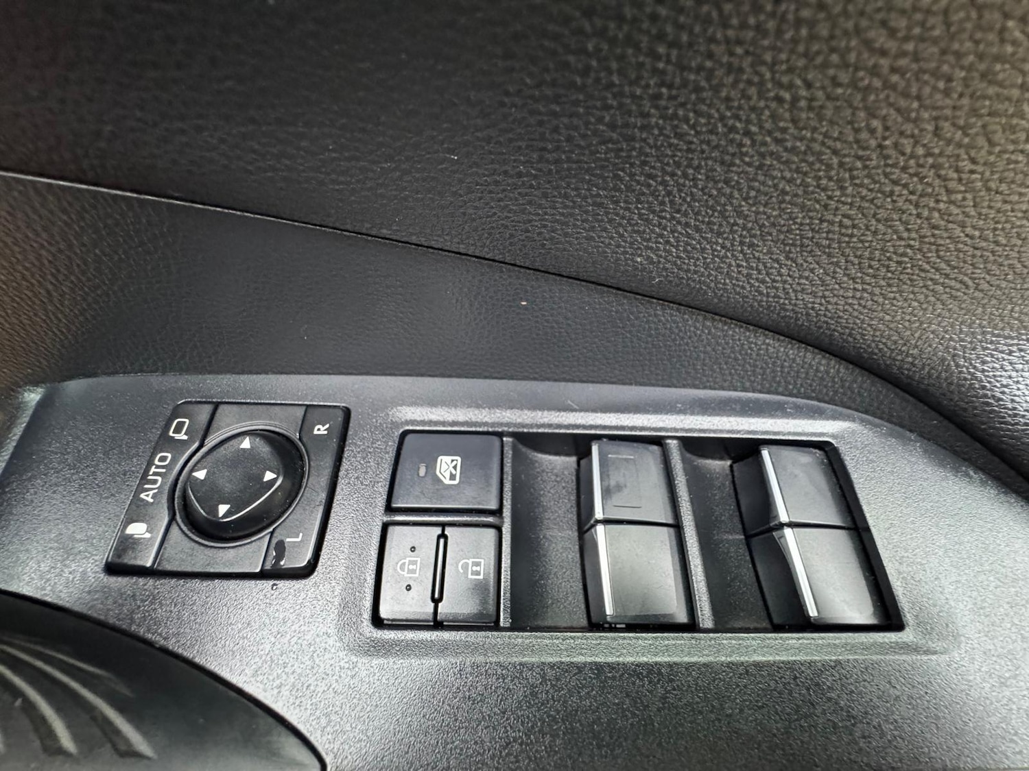 Used Toyota RAV4 2019 for sale - 76597301: Photo 30