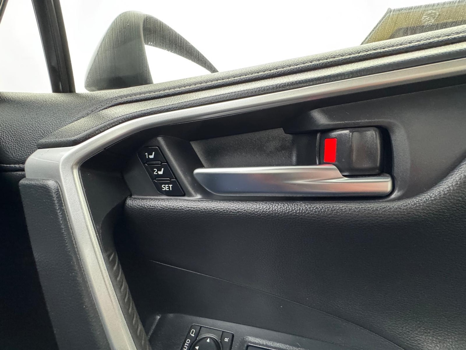 Used Toyota RAV4 2019 for sale - 76597301: Photo 32