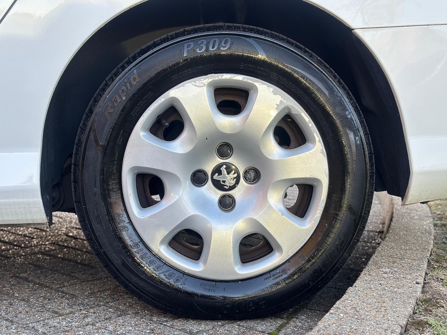 Used Peugeot 308 2011 for sale - 76377884: Photo 18