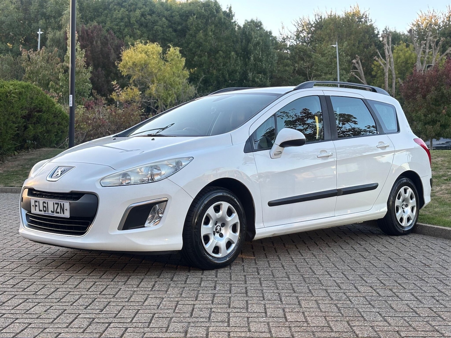 Used Peugeot 308 2011 for sale - 76377884: Photo 2