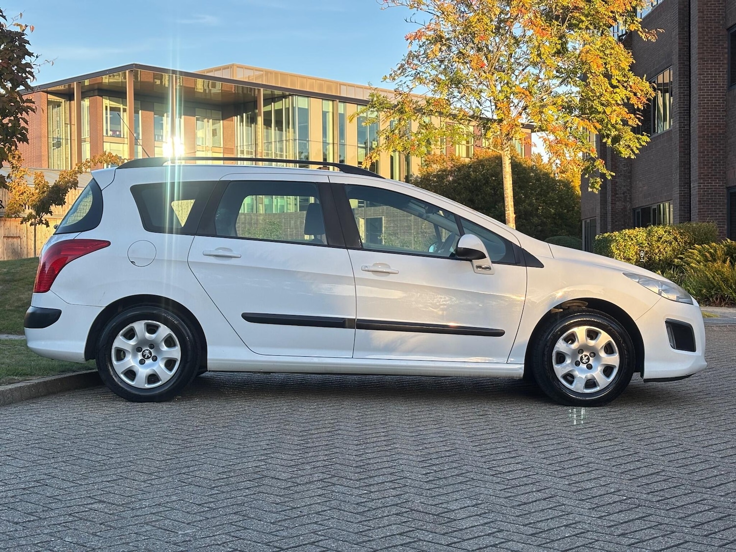 Used Peugeot 308 2011 for sale - 76377884: Photo 4