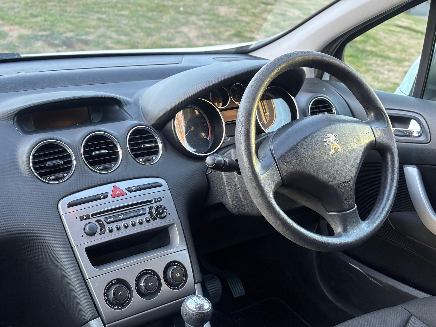 Used Peugeot 308 2011 for sale - 76377884: Photo 6