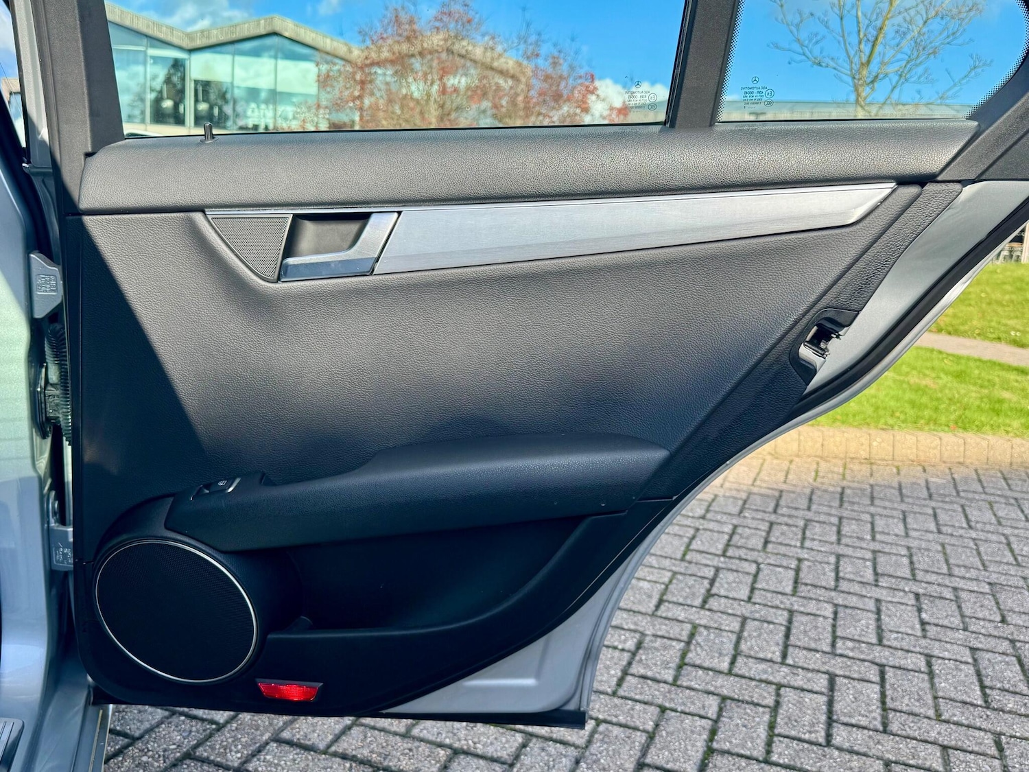 Used Mercedes-Benz C Class 2012 for sale - 76498592: Photo 17