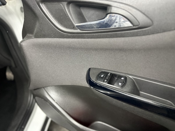 Used Vauxhall Corsa 2015 for sale - 76273312: Photo 28