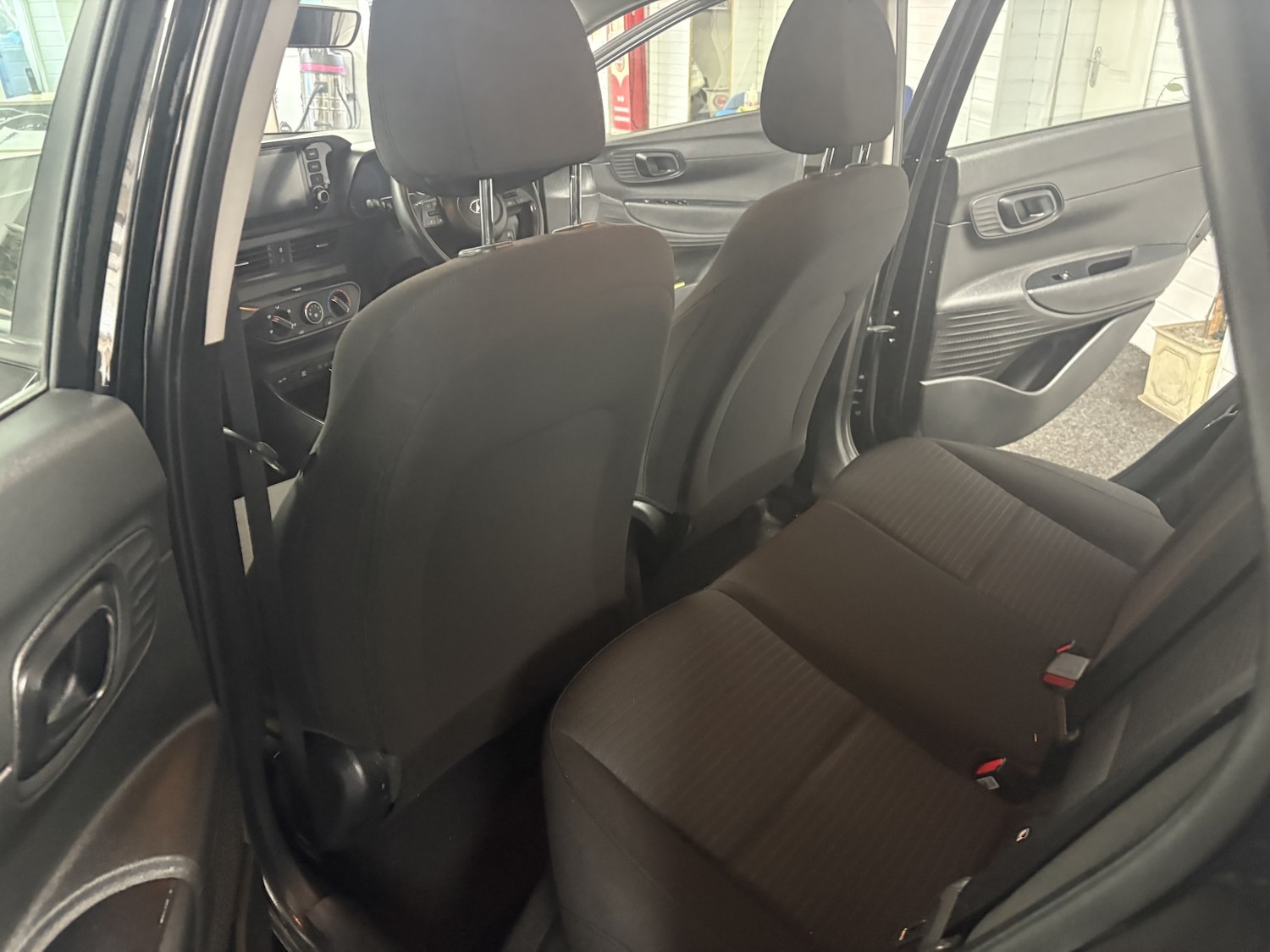 Used Hyundai i20 2023 for sale - 76471136: Photo 30