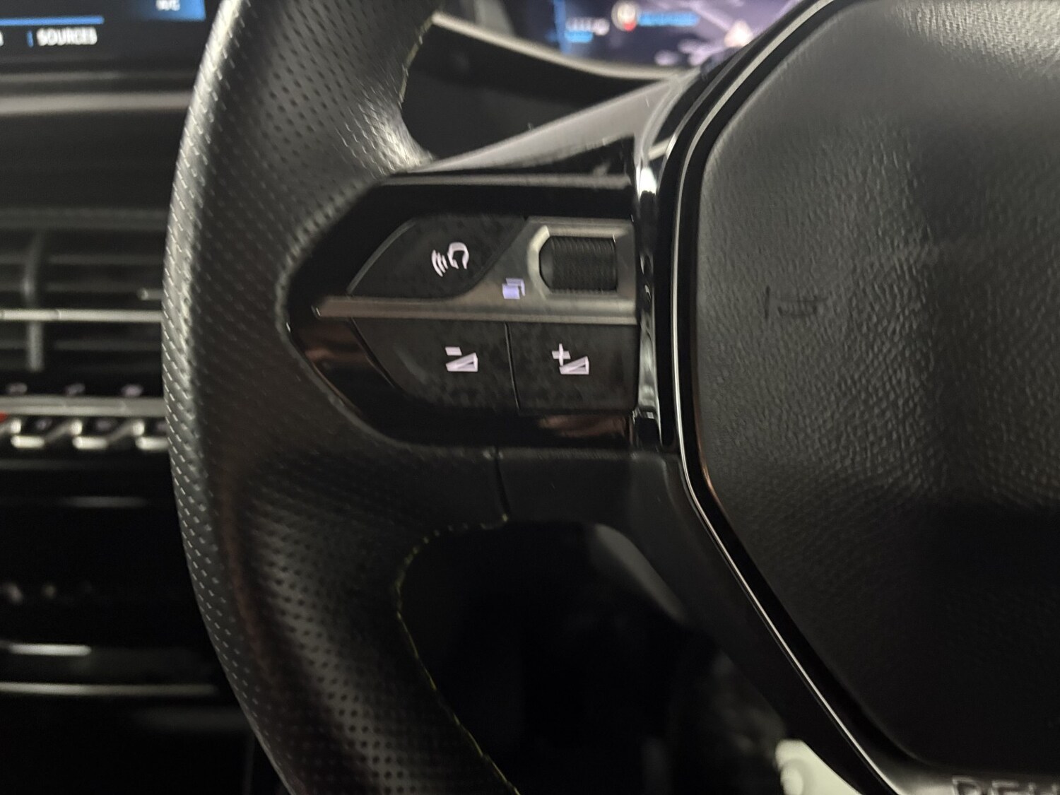 Used Peugeot 208 2023 for sale - 77880982: Photo 36