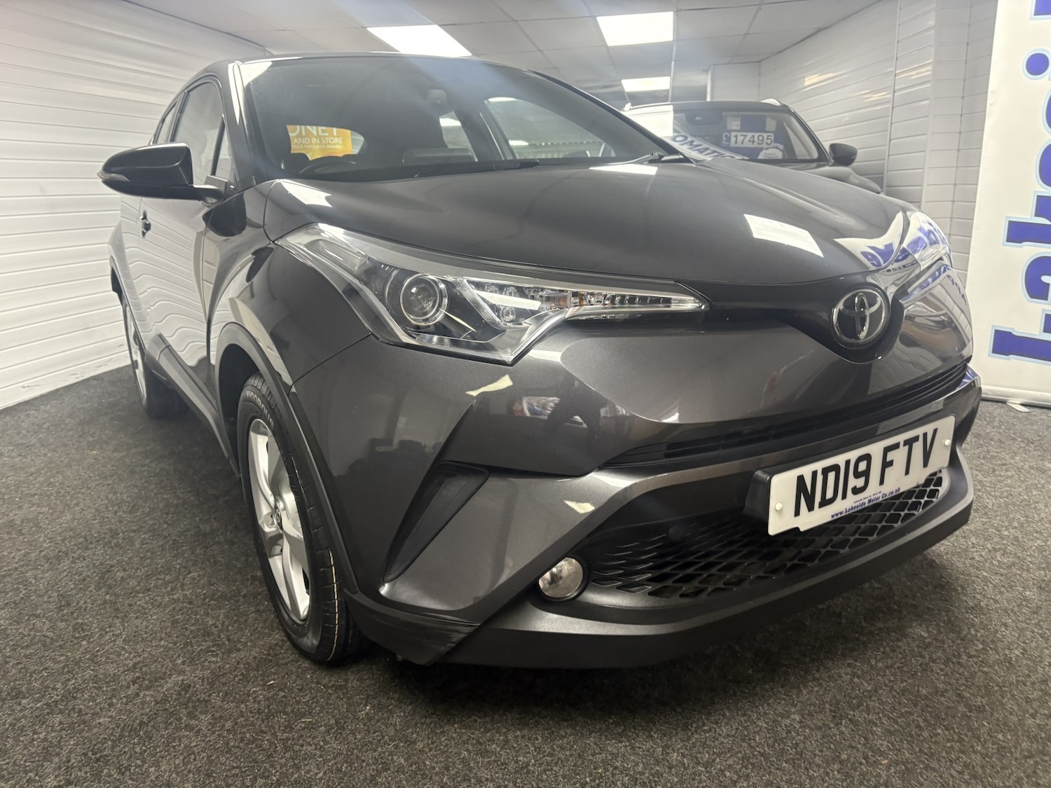 Used Toyota C-HR 2019 for sale - 76853517: Photo 2
