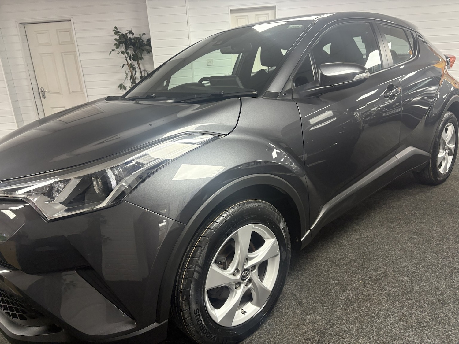 Used Toyota C-HR 2019 for sale - 76853517: Photo 4