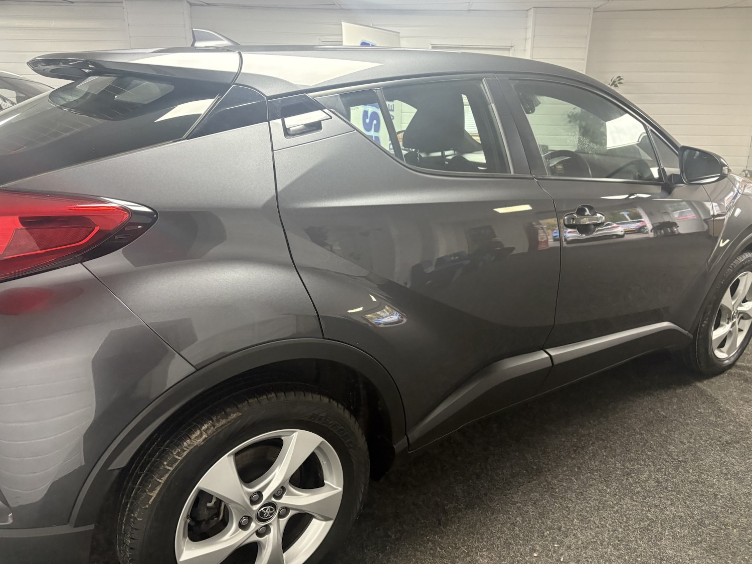 Used Toyota C-HR 2019 for sale - 76853517: Photo 7