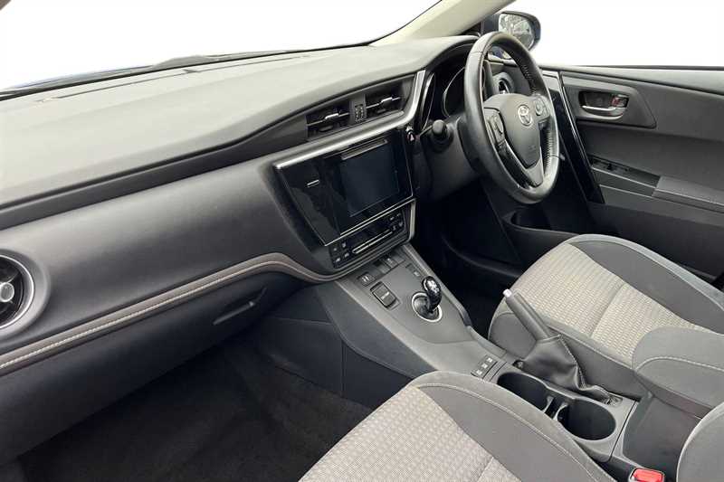 Used Toyota Auris 2018 for sale - 76754831: Photo 2