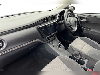 Used Toyota Auris 2018 for sale - 76754831: Photo