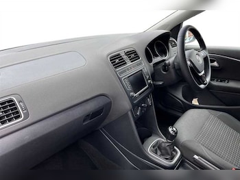 Used Volkswagen Polo 2015 for sale - 75580361: Photo