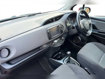 Used Toyota Yaris 2016 for sale - 77333376: Photo