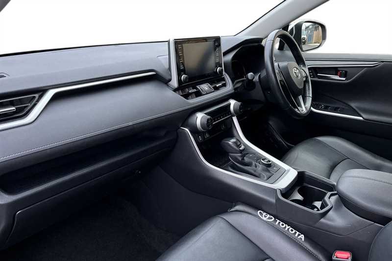 Used Toyota RAV4 2021 for sale - 77539983: Photo 2