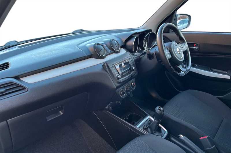 Used Suzuki Swift 2021 for sale - 76967037: Photo 2