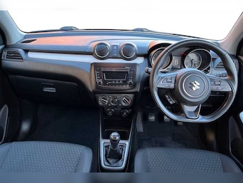 Used Suzuki Swift 2021 for sale - 76967037: Photo