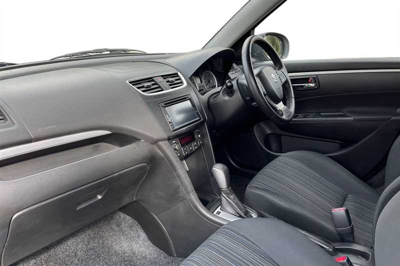 Used Suzuki Swift 2015 for sale - 76328474: Photo 2