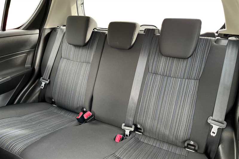 Used Suzuki Swift 2015 for sale - 76328474: Photo 8