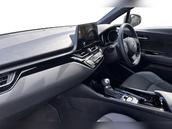 Used Toyota C-HR 2023 for sale - 79510928: Photo