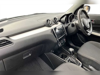 Used Suzuki Swift 2022 for sale - 76842336: Photo