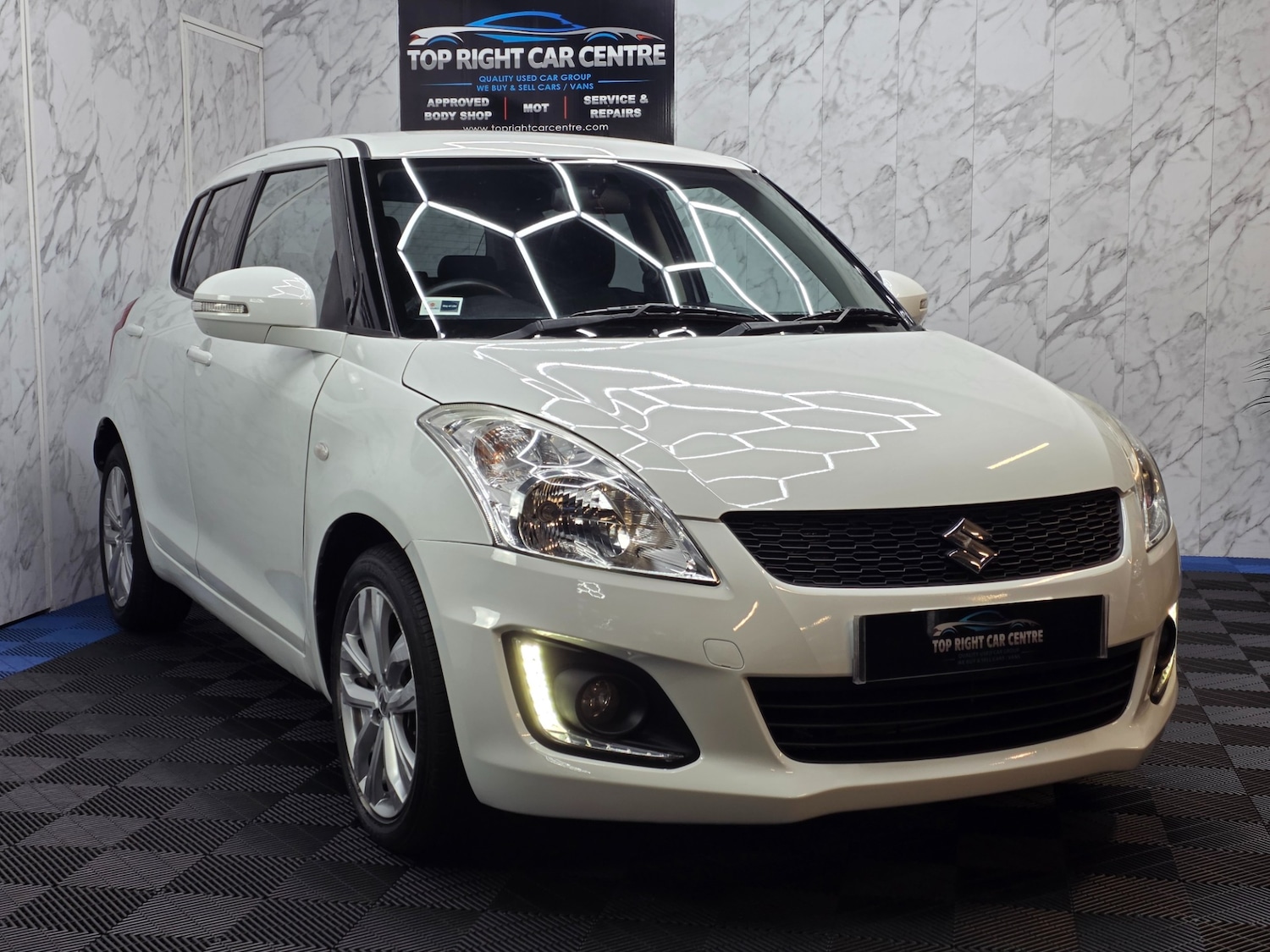 Used Suzuki Swift 2015 for sale - 76596086: Photo 1