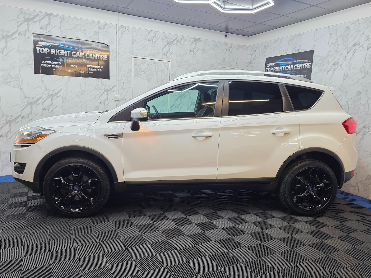 Used Ford Kuga 2011 for sale - 77844805: Photo 10