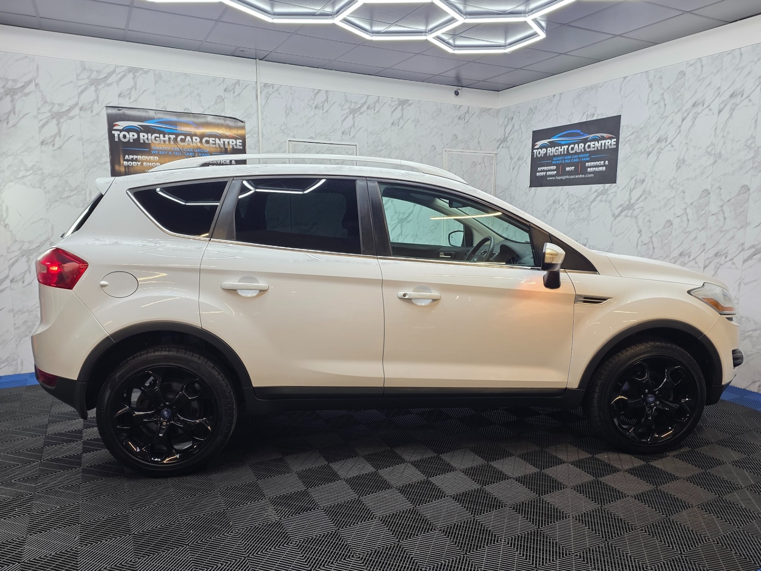 Used Ford Kuga 2011 for sale - 77844805: Photo 8