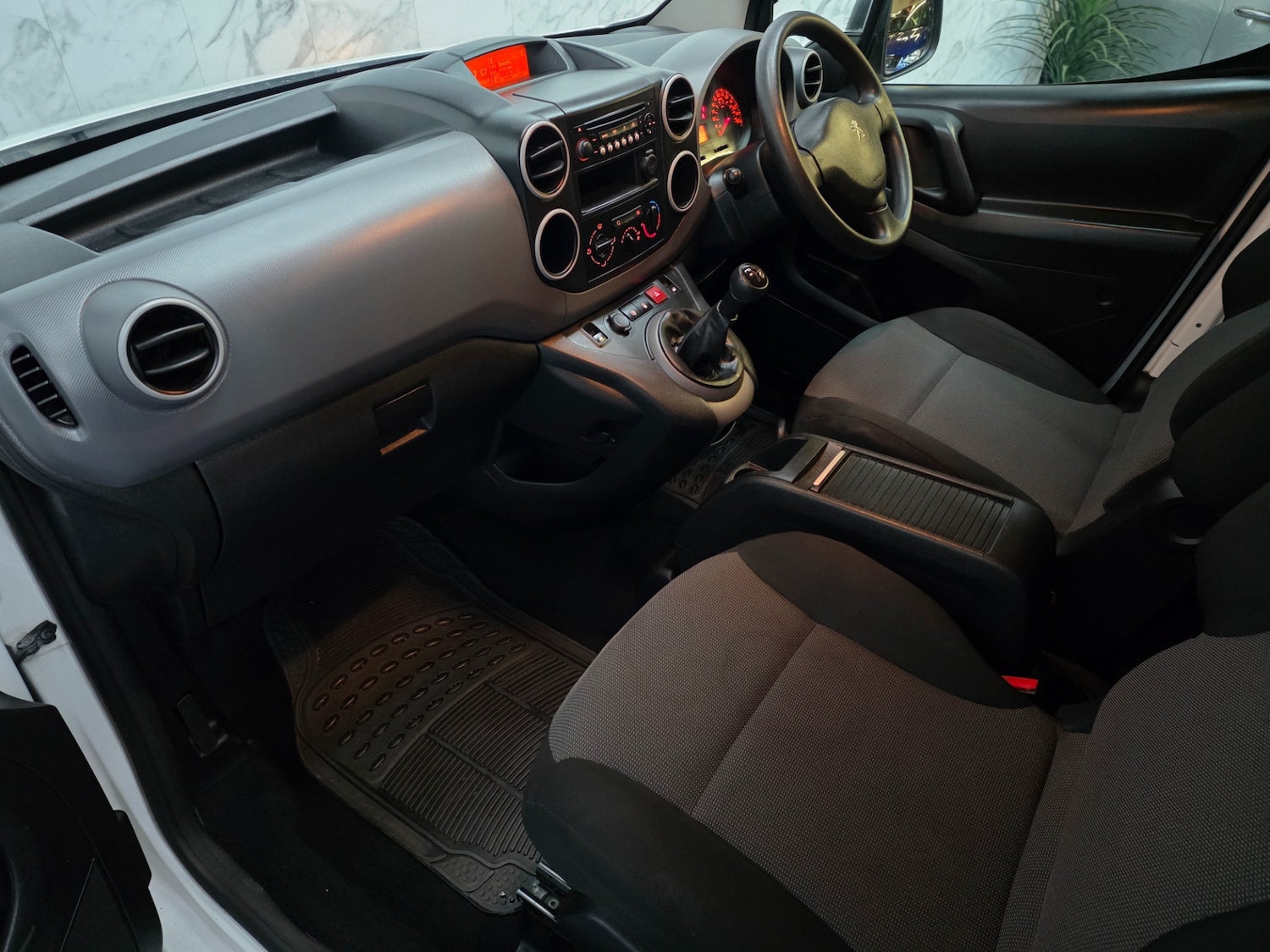 Used Peugeot Partner 2018 for sale - 76669892: Photo 16