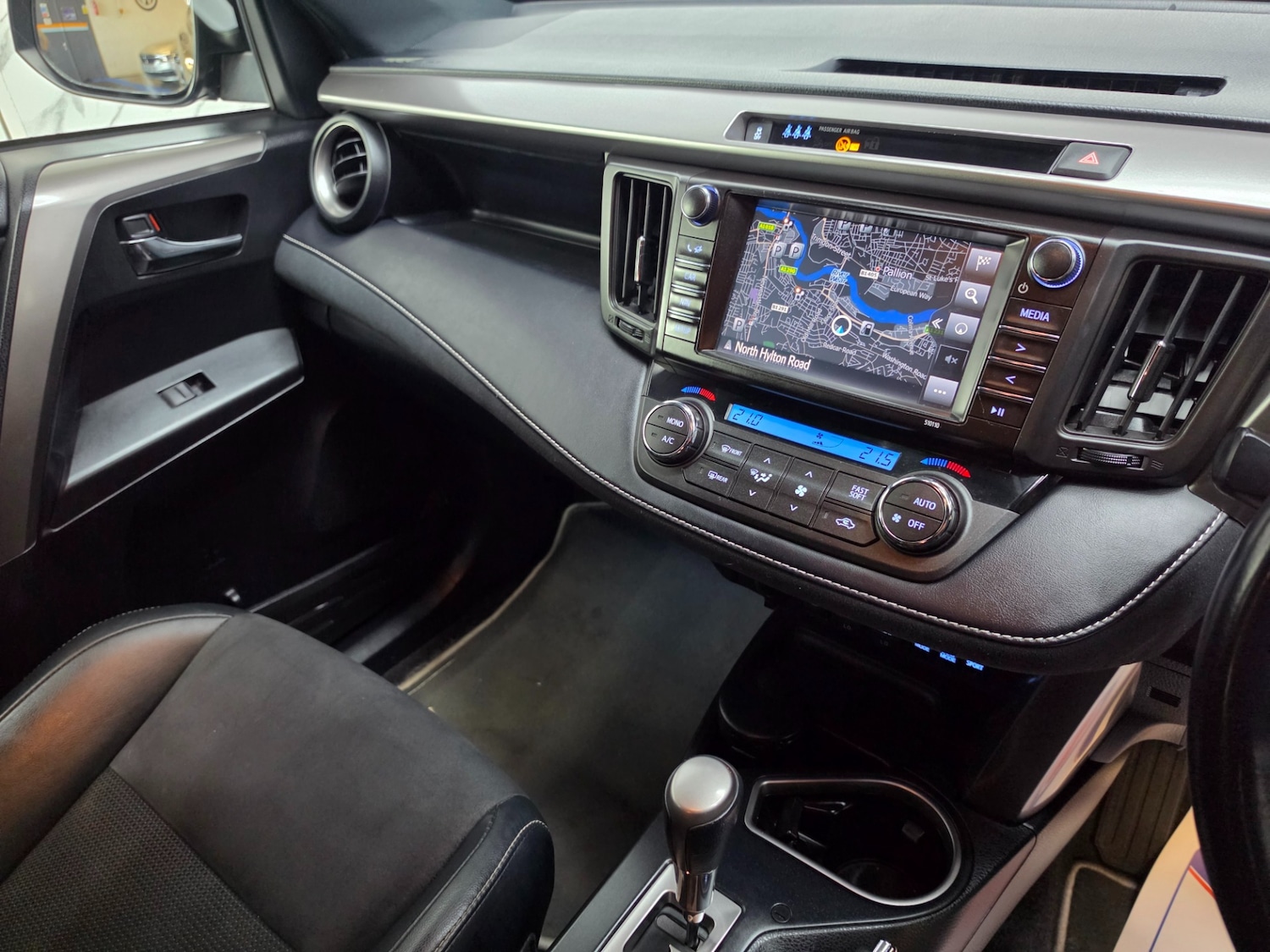 Used Toyota RAV4 2018 for sale - 78219653: Photo 18