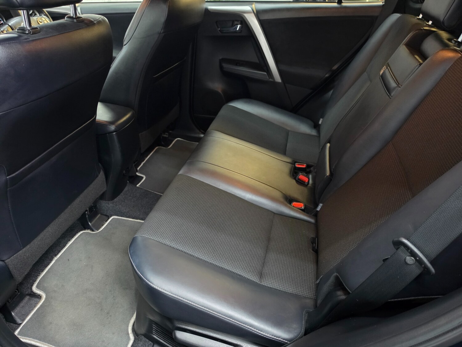 Used Toyota RAV4 2018 for sale - 78219653: Photo 22